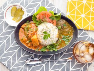 サグカレーとバターチキンカレー